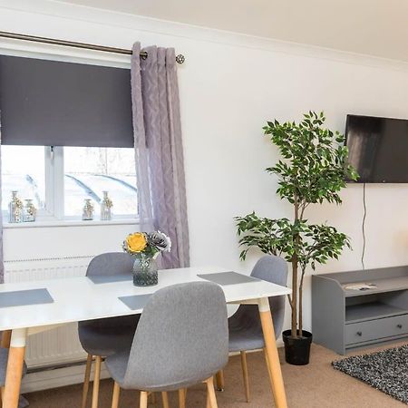 Вилла 19A The Broadwalk - Cozy 1Br In The Heart Of Crawley Near Gatwick Airport Great For Contractors And Flight Crew Students Экстерьер фото