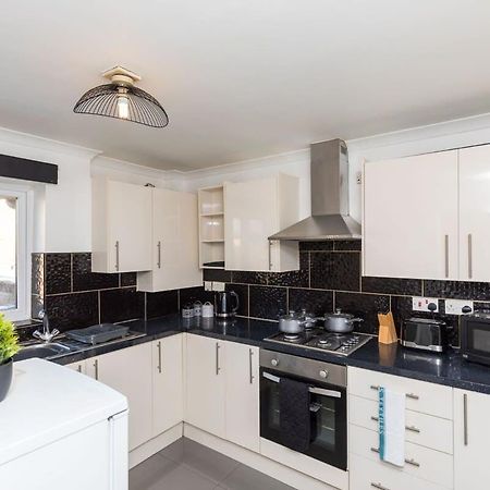 Вилла 19A The Broadwalk - Cozy 1Br In The Heart Of Crawley Near Gatwick Airport Great For Contractors And Flight Crew Students Экстерьер фото